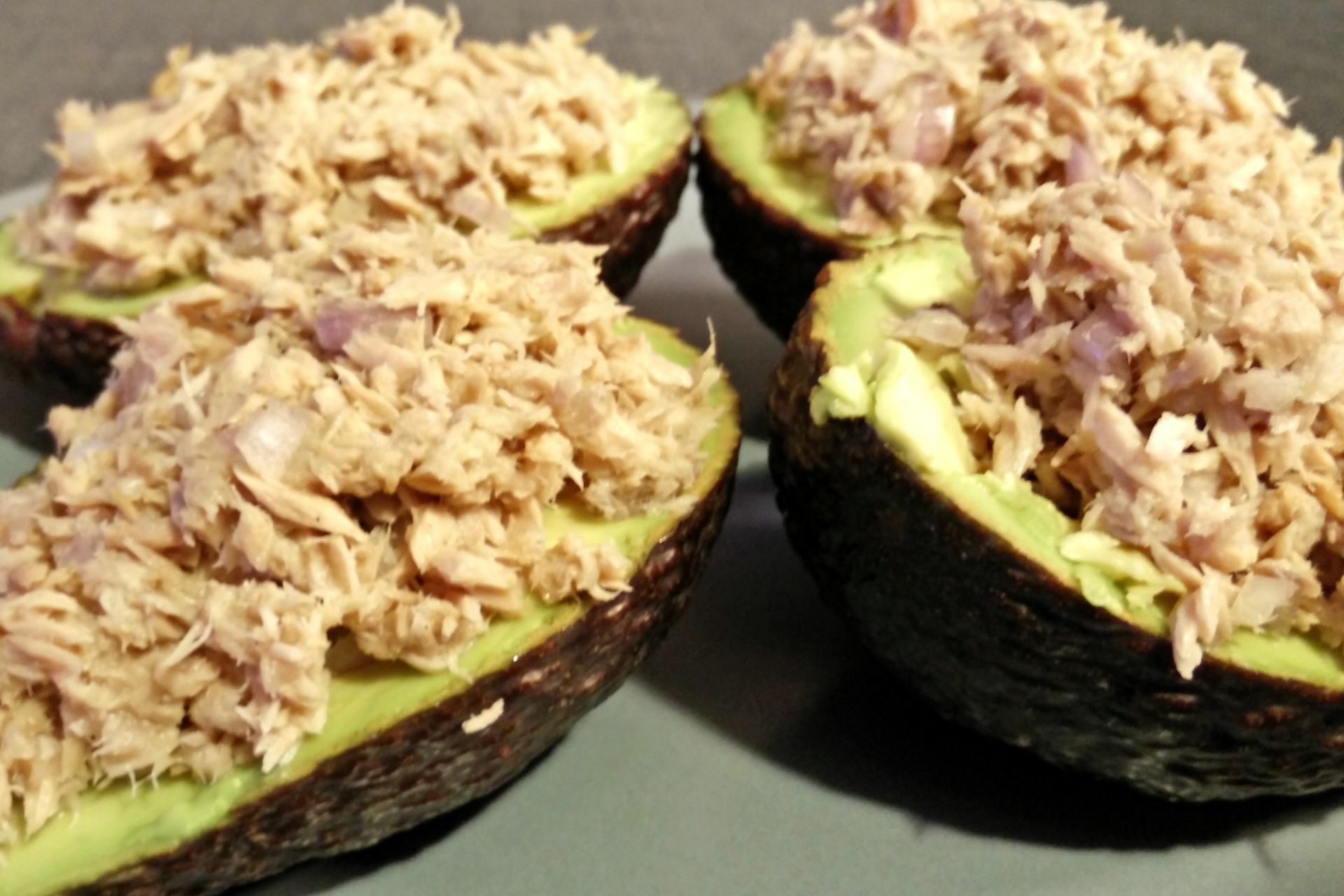 Avocado mit Thunfisch